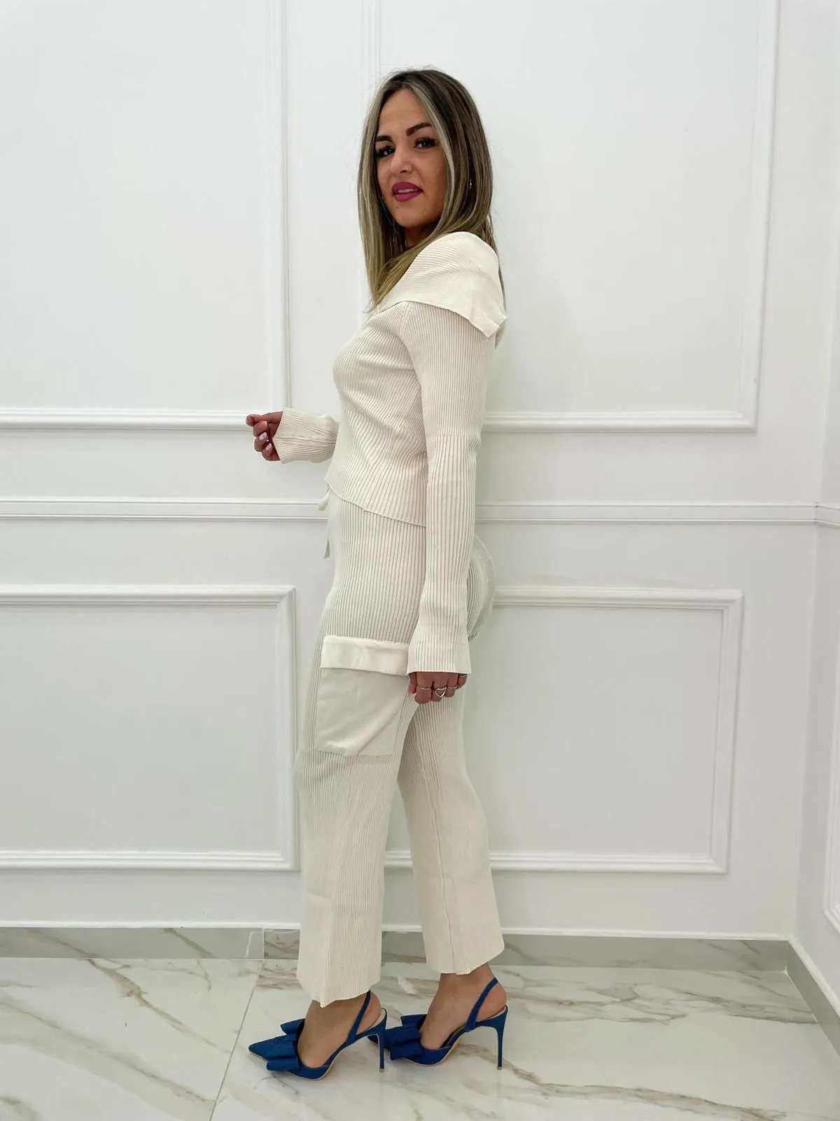 Coordinato lavaggio slavato con pantalone e maglia con zip