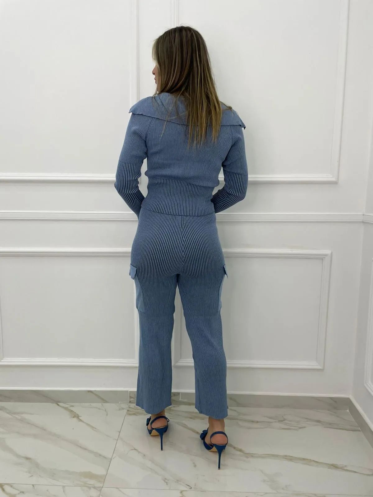 Coordinato lavaggio slavato con pantalone e maglia con zip