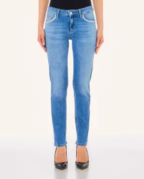 Jeans blu mirato in cotone stretch con profili delle tasche con perline