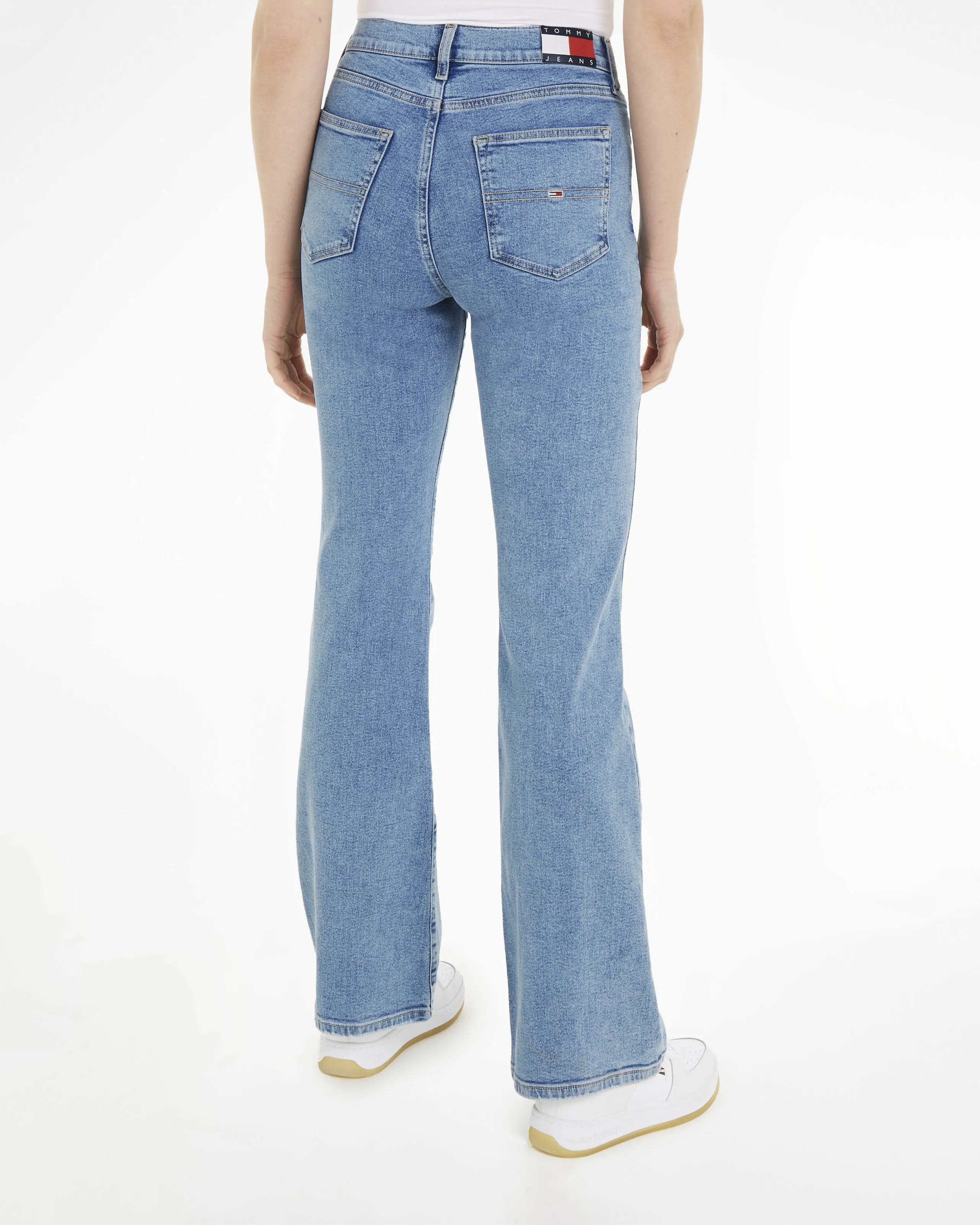 Jeans blu super stone washed a zampa in cotone organico stretch con schiariture lungo le gambe